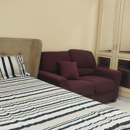 Holiday Home 2 Bedrooms Apartment For Family Only シャルジャ エクステリア 写真