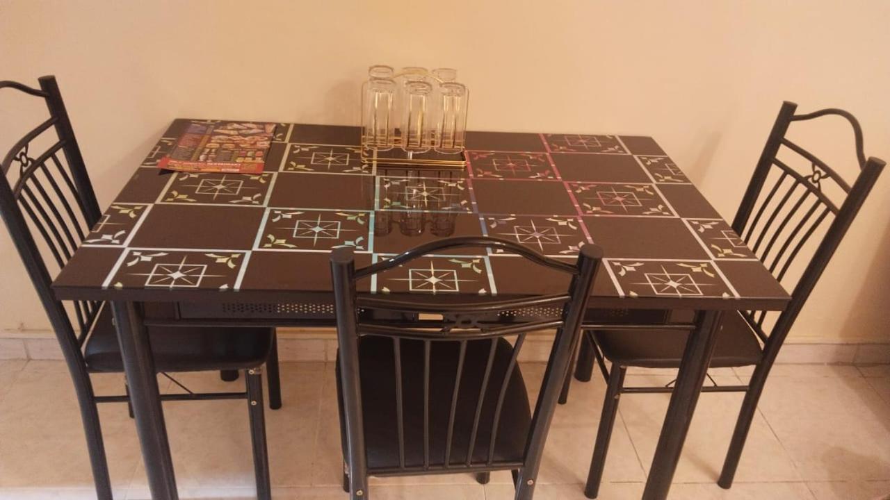Holiday Home 2 Bedrooms Apartment For Family Only シャルジャ エクステリア 写真