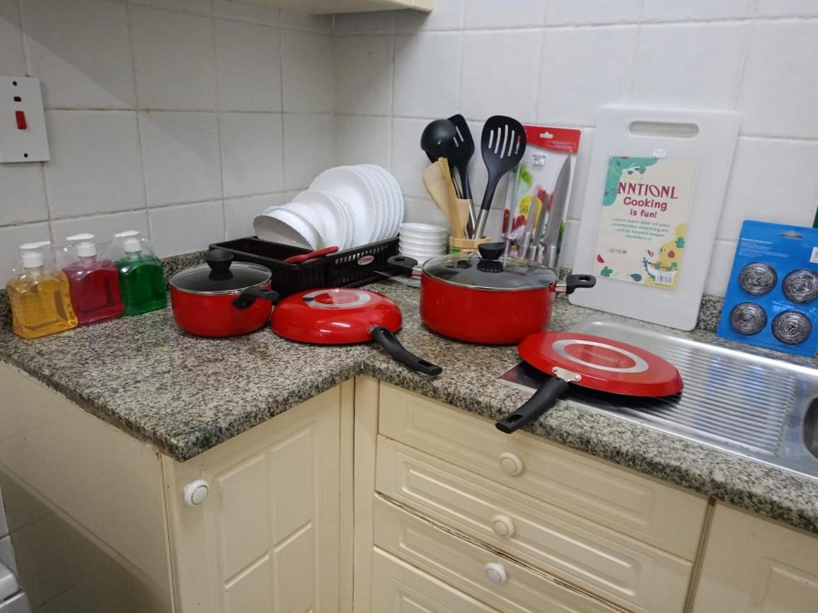 Holiday Home 2 Bedrooms Apartment For Family Only シャルジャ エクステリア 写真
